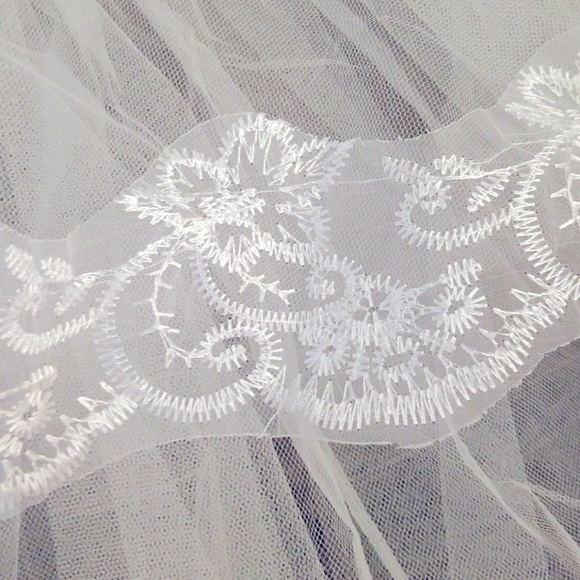 ❤️New Wedding White Lace Bridal Veil. - Picture 3 of 3
